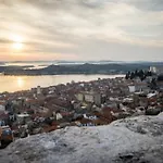 Apartman Simaris - Spacious With Terrace And Sea View Sibenik