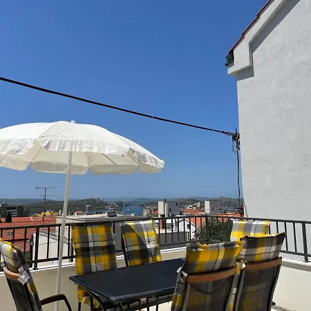 Simaris - Spacious With Terrace And Sea View