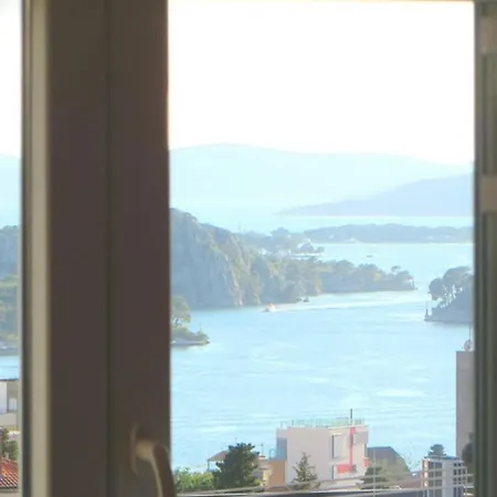 Simaris - Spacious With Terrace And Sea View * Sibenik