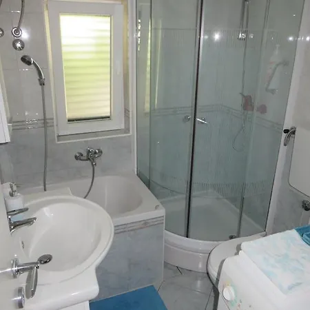 Simaris - Spacious With Terrace And Sea View Šibenik