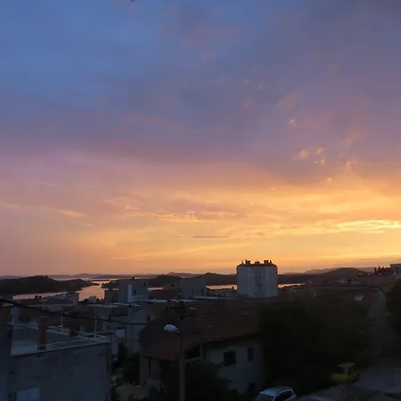 Simaris - Spacious With Terrace And Sea View Appartement Šibenik