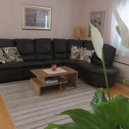 Simaris - Spacious With Terrace And Sea View Sibenik