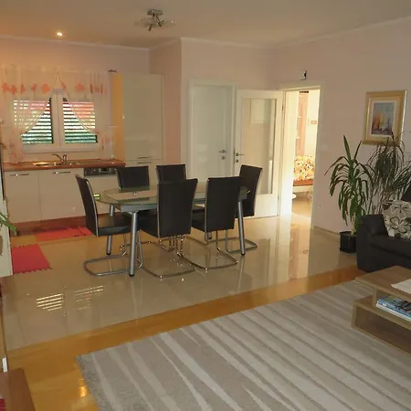 Simaris - Spacious With Terrace And Sea View * Sibenik