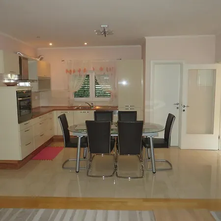 Apartment Simaris - Spacious With Terrace And Sea View Sibenik