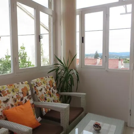 Simaris - Spacious With Terrace And Sea View Šibenik