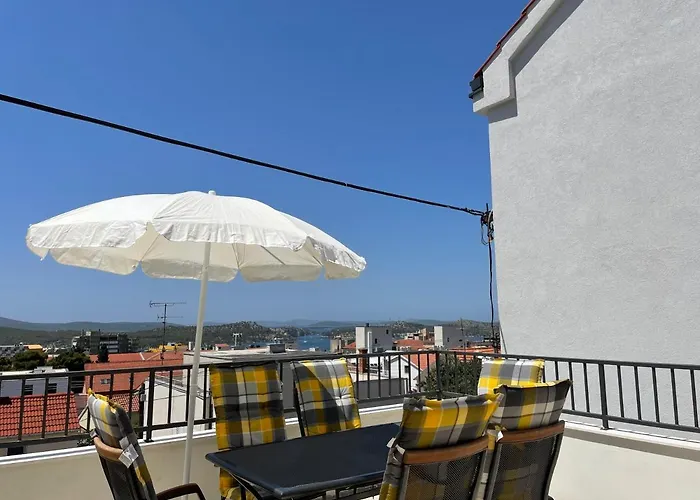 Simaris - Spacious With Terrace And Sea View