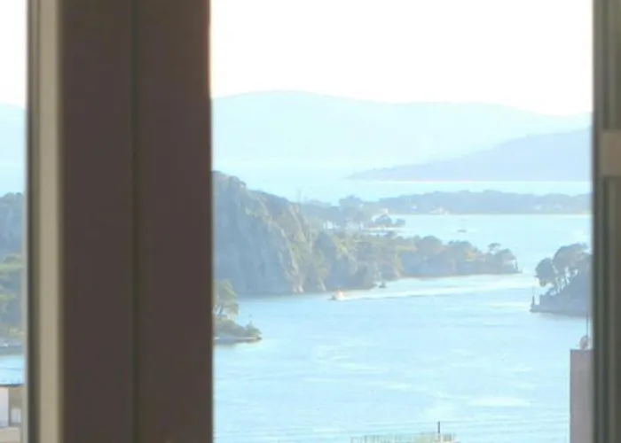 Simaris - Spacious With Terrace And Sea View * Šibenik