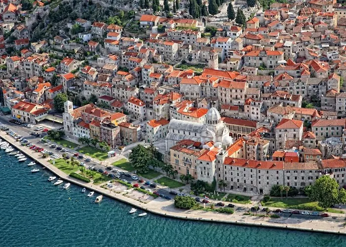 Simaris - Spacious With Terrace And Sea View *