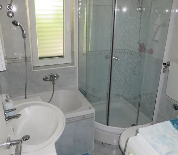 Simaris - Spacious With Terrace And Sea View Šibenik