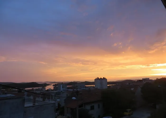 Simaris - Spacious With Terrace And Sea View Daire Šibenik