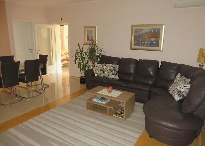 Simaris - Spacious With Terrace And Sea View Daire Šibenik