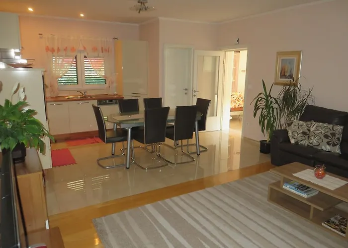 Simaris - Spacious With Terrace And Sea View * Šibenik