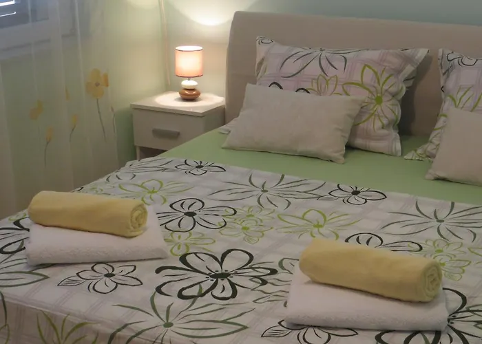 Simaris - Spacious With Terrace And Sea View *